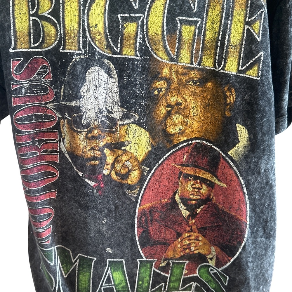 Biggie Smalls T Shirt Mens Large Black notorious With 2 Holes In The Back?
